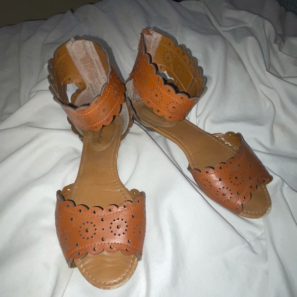 Cute sandals Women’s size 9 - Picture 2 of 2